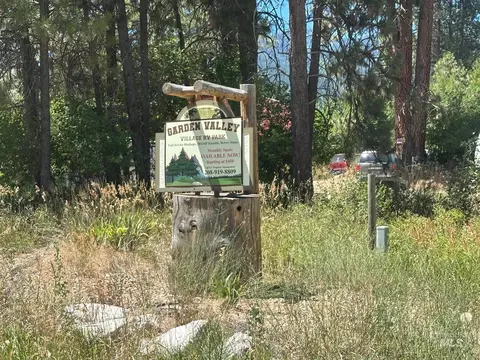 422 S Middlefork Rd, Crouch, ID 83622