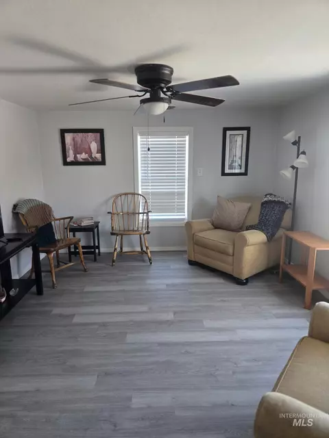 180 E South St, Hagerman, ID 83332