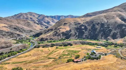 27035 Snake River Rd, Huntington, OR 97907