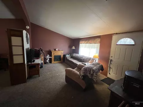 Living - 23743 Stephen Ln, Parma, ID 83660 photo 2 of 2