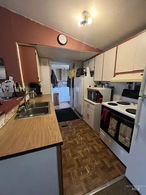 Kitchen - 23743 Stephen Ln, Parma, ID 83660 photo 2 of 2