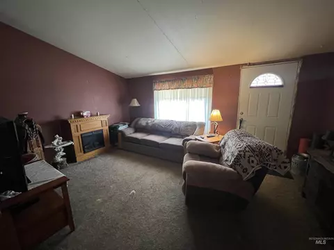 Living - 23743 Stephen Ln, Parma, ID 83660 photo 1 of 2