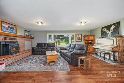 Living - 249 W 500 S, Jerome, ID 83338 photo 2 of 2