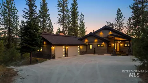 17 Madelyn Ct, Garden Valley, ID 83622