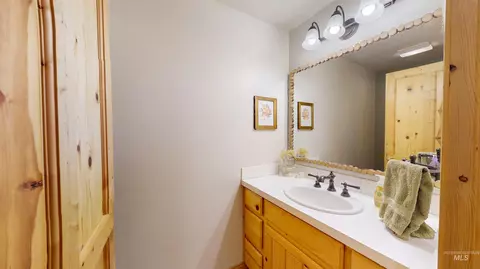 Bath - 1314 River Rd, Buhl, ID 83316 photo 4 of 6