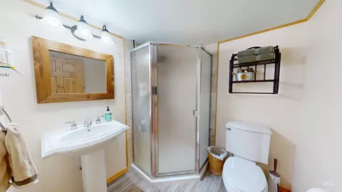 Bath - 1314 River Rd, Buhl, ID 83316 photo 6 of 6
