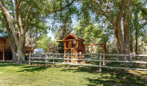 Exterior - 1314 River Rd, Buhl, ID 83316 photo 3 of 14