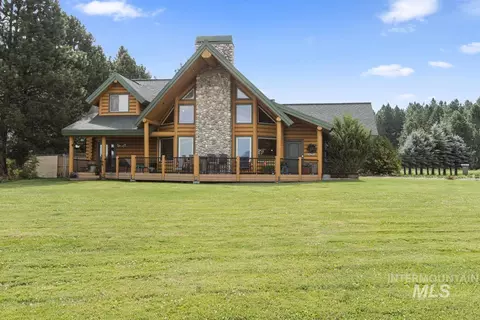 Exterior - 135 Par Dr, Cascade, ID 83611 photo 9 of 10