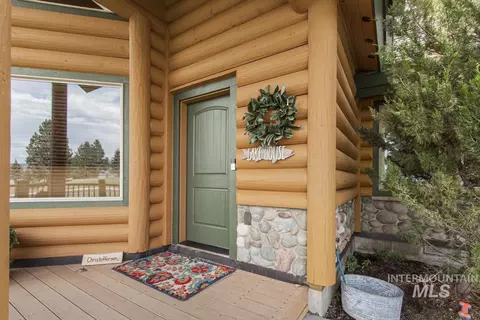 Exterior - 135 Par Dr, Cascade, ID 83611 photo 4 of 10