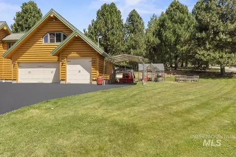 Exterior - 135 Par Dr, Cascade, ID 83611 photo 5 of 10