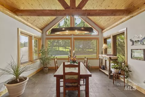 Dining - 135 Par Dr, Cascade, ID 83611 photo 2 of 2