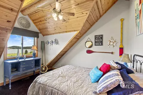 Bedroom - 135 Par Dr, Cascade, ID 83611 photo 4 of 5