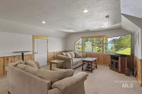 Other - 135 Par Dr, Cascade, ID 83611 photo 9 of 14