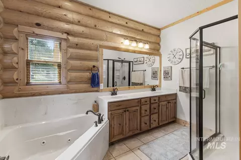 Bath - 135 Par Dr, Cascade, ID 83611 photo 1 of 4