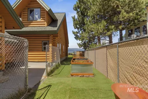 Exterior - 135 Par Dr, Cascade, ID 83611 photo 6 of 10