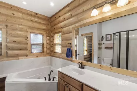 Bath - 135 Par Dr, Cascade, ID 83611 photo 2 of 4