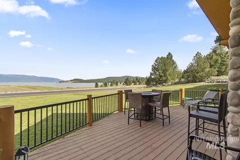 Exterior - 135 Par Dr, Cascade, ID 83611 photo 3 of 10