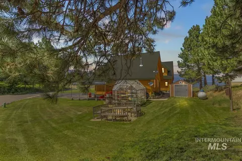 Exterior - 135 Par Dr, Cascade, ID 83611 photo 2 of 10