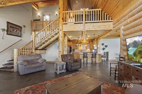 Living - 135 Par Dr, Cascade, ID 83611 photo 3 of 3