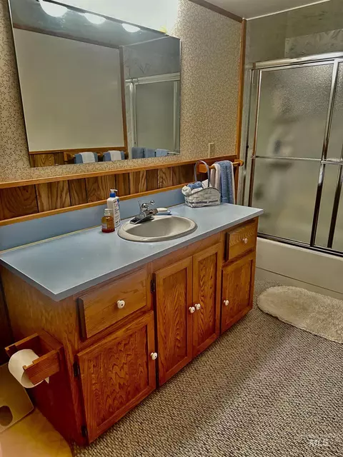 Bath - 236 E Hwy 81, Burley, ID 83318 photo 4 of 4