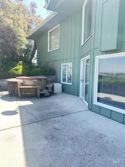 Exterior - 236 E Hwy 81, Burley, ID 83318 photo 3 of 5