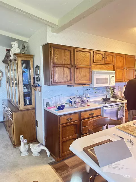 Kitchen - 236 E Hwy 81, Burley, ID 83318 photo 3 of 5