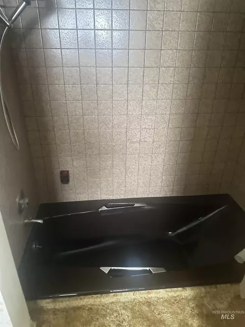 Bath - 236 E Hwy 81, Burley, ID 83318 photo 3 of 4