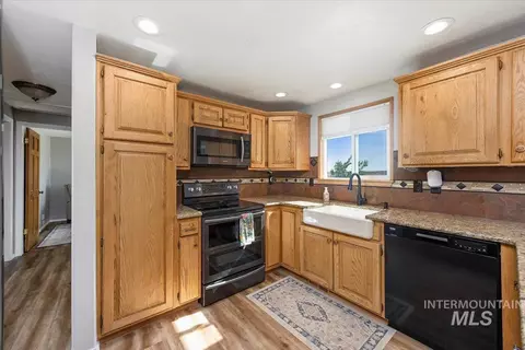 Kitchen - 2918 N 2600 E, Twin Falls, ID 83301 photo 3 of 4