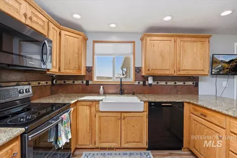 Kitchen - 2918 N 2600 E, Twin Falls, ID 83301 photo 4 of 4