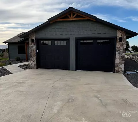 2213 Powers Dr, Lewiston, ID 83501
