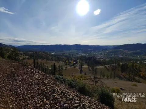 150 Honey Bee Dr, Kamiah, ID 83536