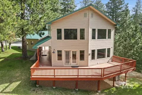 1496 Pine Ridge Dr, Cascade, ID 83611
