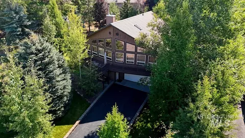 902 Divot Cir, Cascade, ID 83611