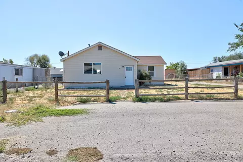 167 W 3rd Ave, Glenns Ferry, ID 83623