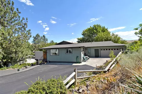 413 Garfield St, Asotin, WA 99402