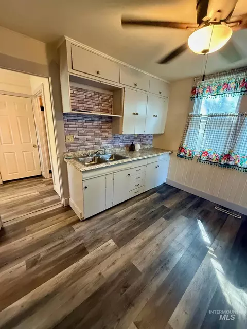 617 W Main St, Weiser, ID 83672 photo 1