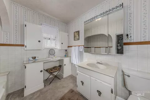 Bath - 116 Pioneer Rd, Weiser, ID 83672 photo 1 of 3