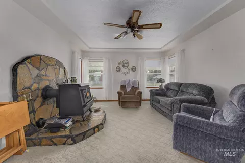Living - 116 Pioneer Rd, Weiser, ID 83672 photo 2 of 2