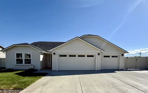 3215 Blackhawk Ct, Lewiston, ID 83501