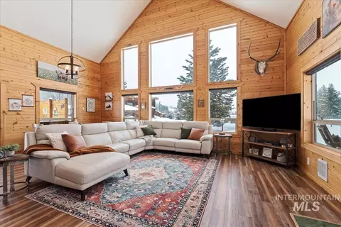 3 Boone Rd, Garden Valley, ID 83622