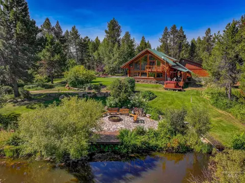 43 Scheline Ct, Mccall, ID 83638