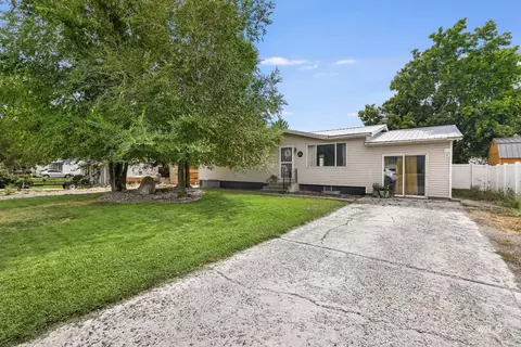 531 Calico St, Hansen, ID 83334