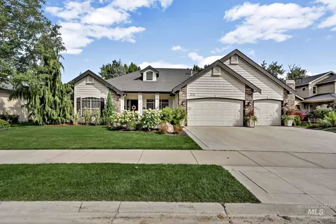 212 W Cottonwood Ct, Eagle, ID 83616
