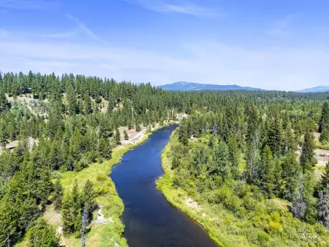 64 River Run Ct, Mccall, ID 83638
