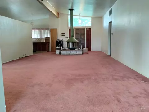 Living - 1298 E 2nd St, Weiser, ID 83672 photo 1 of 2