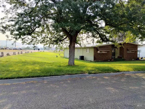 Exterior - 1298 E 2nd St, Weiser, ID 83672 photo 2 of 3
