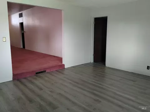 Living - 1298 E 2nd St, Weiser, ID 83672 photo 2 of 2