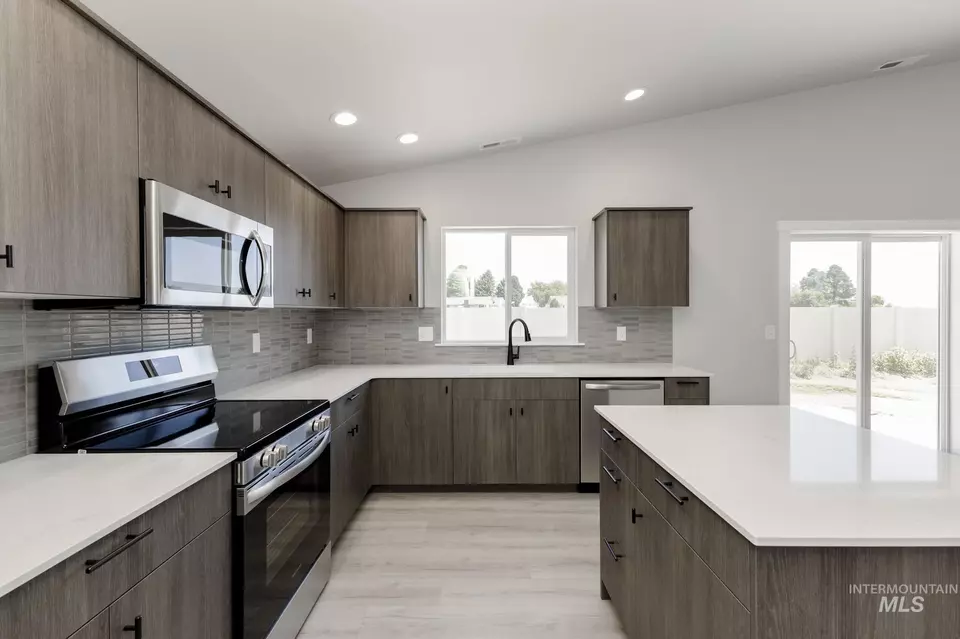 Kitchen - 16760 Sentinel Ave, Caldwell, ID 83607 photo 3 of 3