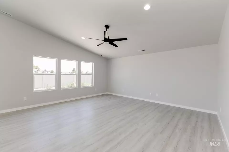Living - 16760 Sentinel Ave, Caldwell, ID 83607 photo 1 of 4