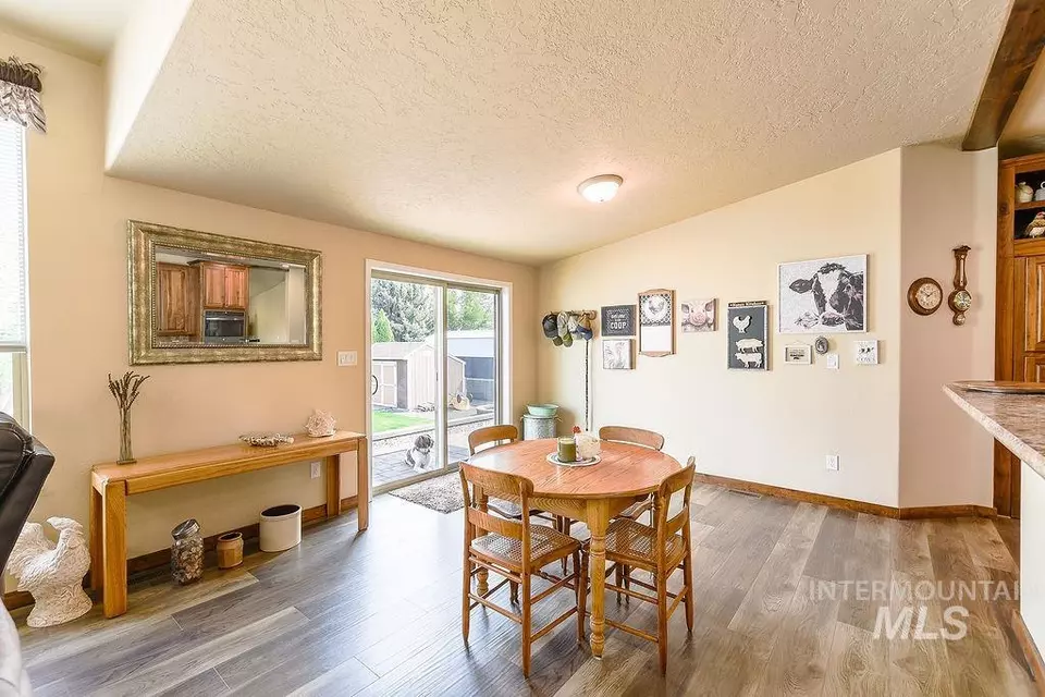 Dining - 414 S Garfield, Genesee, ID 83832 photo 3 of 4